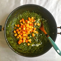 Difference between saag paneer and palak paneer recipes - Vegetarian